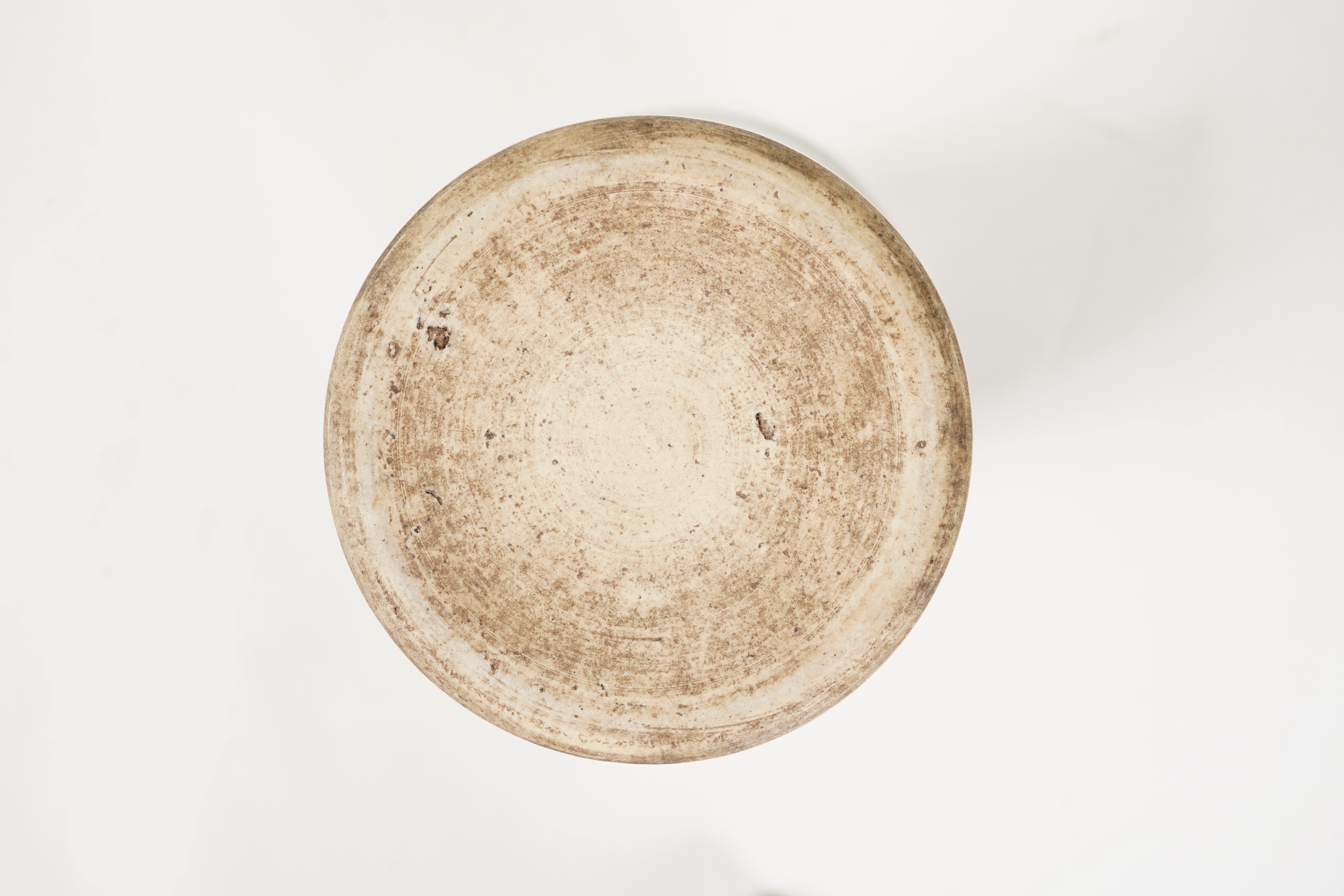 A Chinese wucai gu-shaped vase